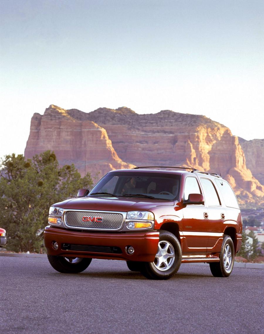  GMC Yukon Denali 2000 года  (фото 9 из 15)